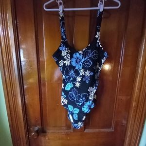 LL BEAN  One Piece Flowered Swimsuit Stretch and Lined With Molded Cups Size: 8